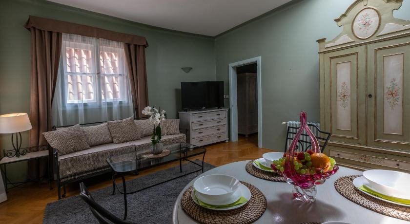 Black Stair Suites 23