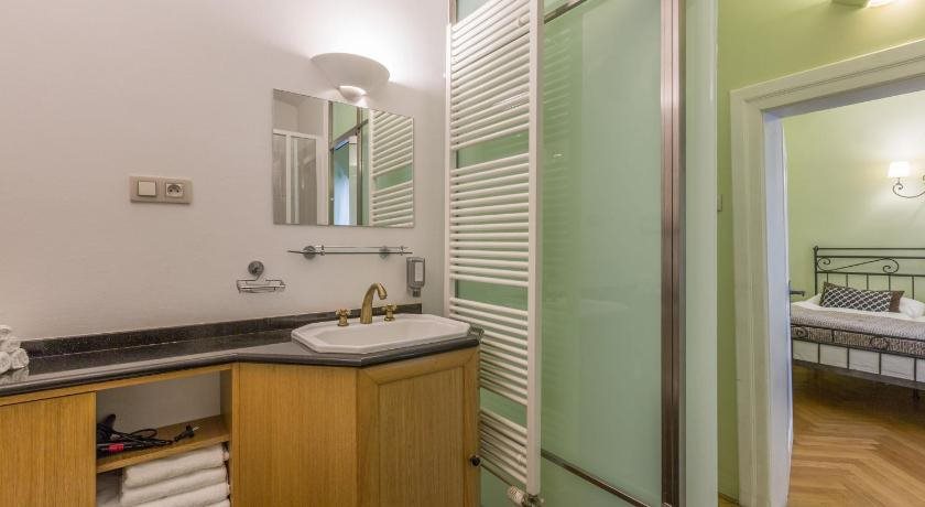 Black Stair Suites 24