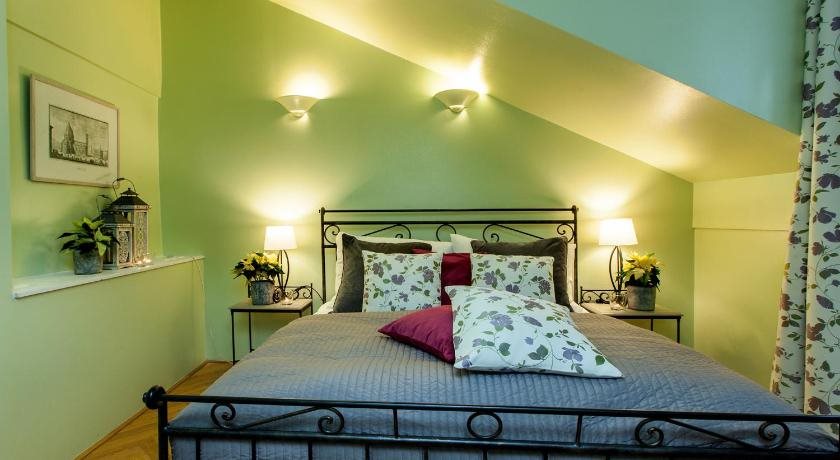 Black Stair Suites 3