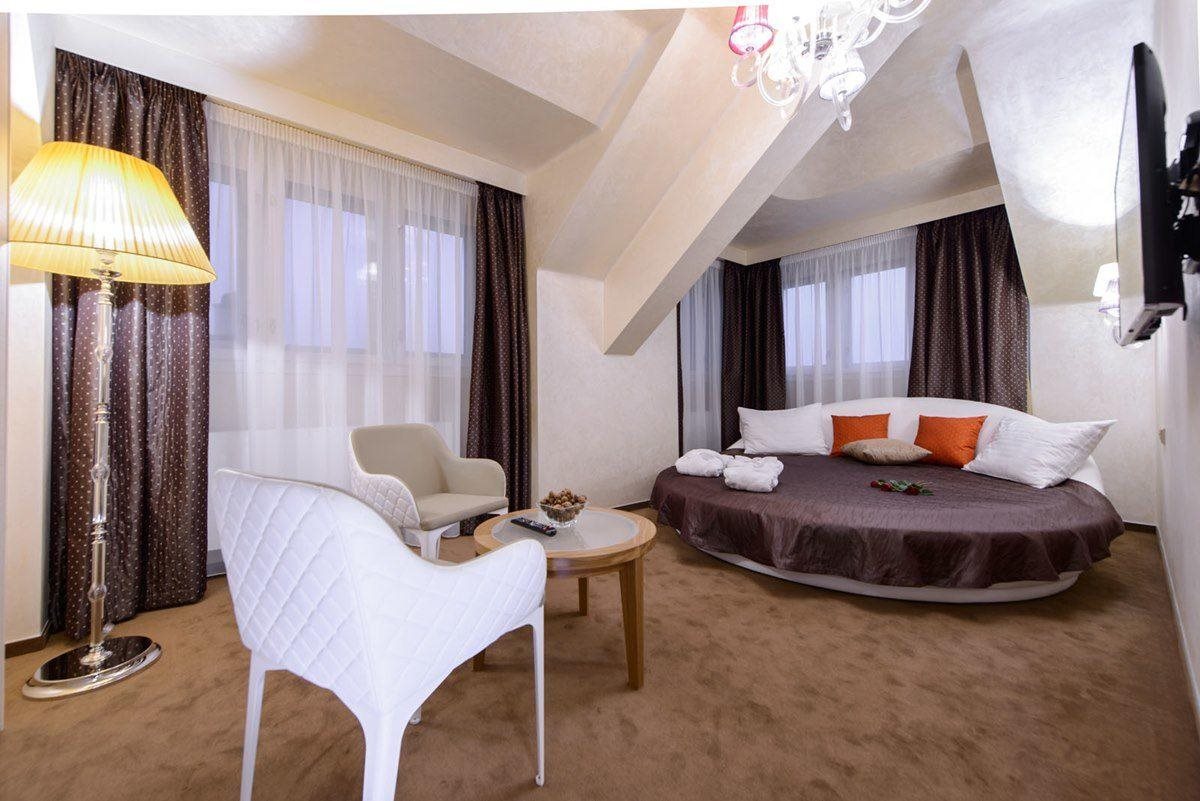 Myo Hotel Mysterius 8