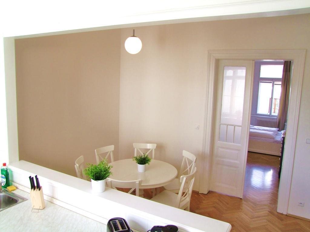 Charles Bridge Premium Apartments 6