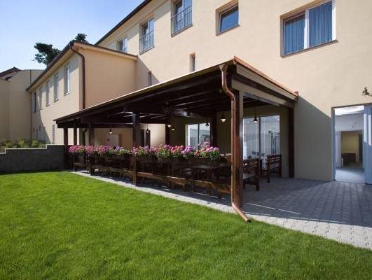 Dolce Villa Hotel 1