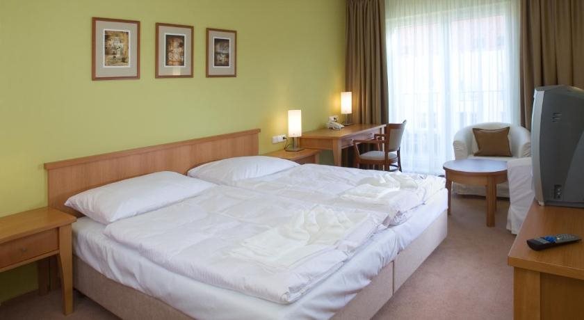 Dolce Villa Hotel 20