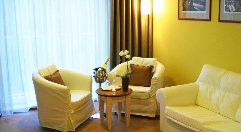 Dolce Villa Hotel 24
