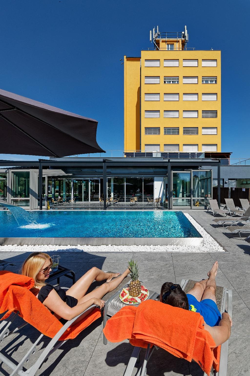 Hotel Aura Design & Garden Pool 4