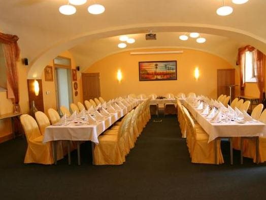 Hotel Chvalska Tvrz 11
