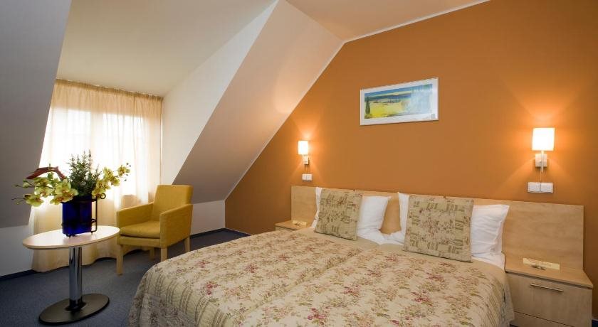 Hotel Chvalska Tvrz 13