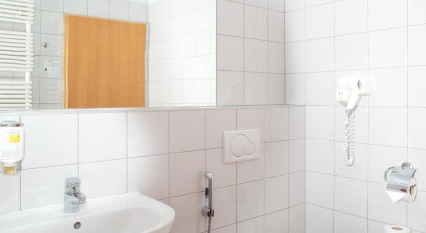 Hotel Chvalska Tvrz 18