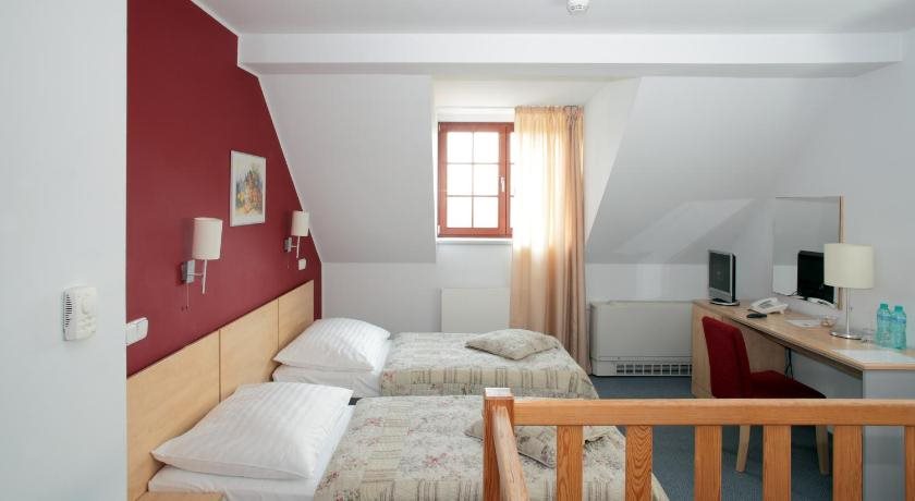 Hotel Chvalska Tvrz 20