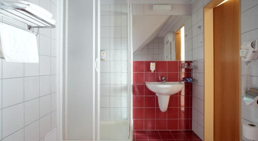 Hotel Chvalska Tvrz 23