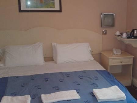 OYO Bostons Manor Hotel, Hanwell London 15