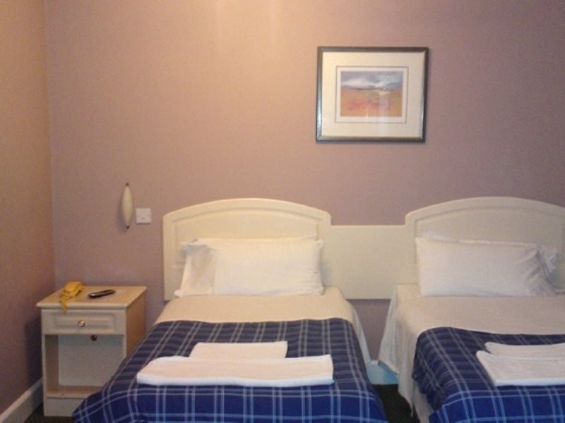 OYO Bostons Manor Hotel, Hanwell London 16