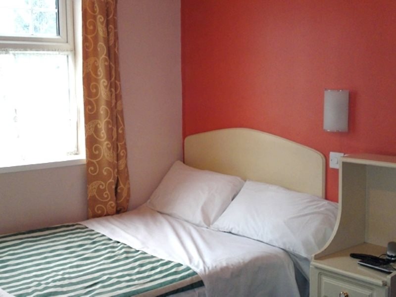 OYO Bostons Manor Hotel, Hanwell London 19