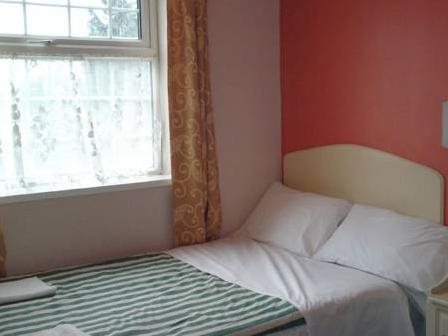 OYO Bostons Manor Hotel, Hanwell London 2