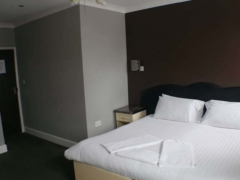 OYO Bostons Manor Hotel, Hanwell London 3