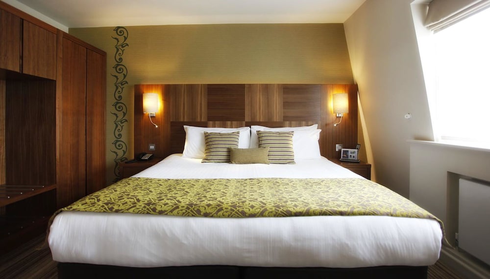 Blakemore Hyde Park 24