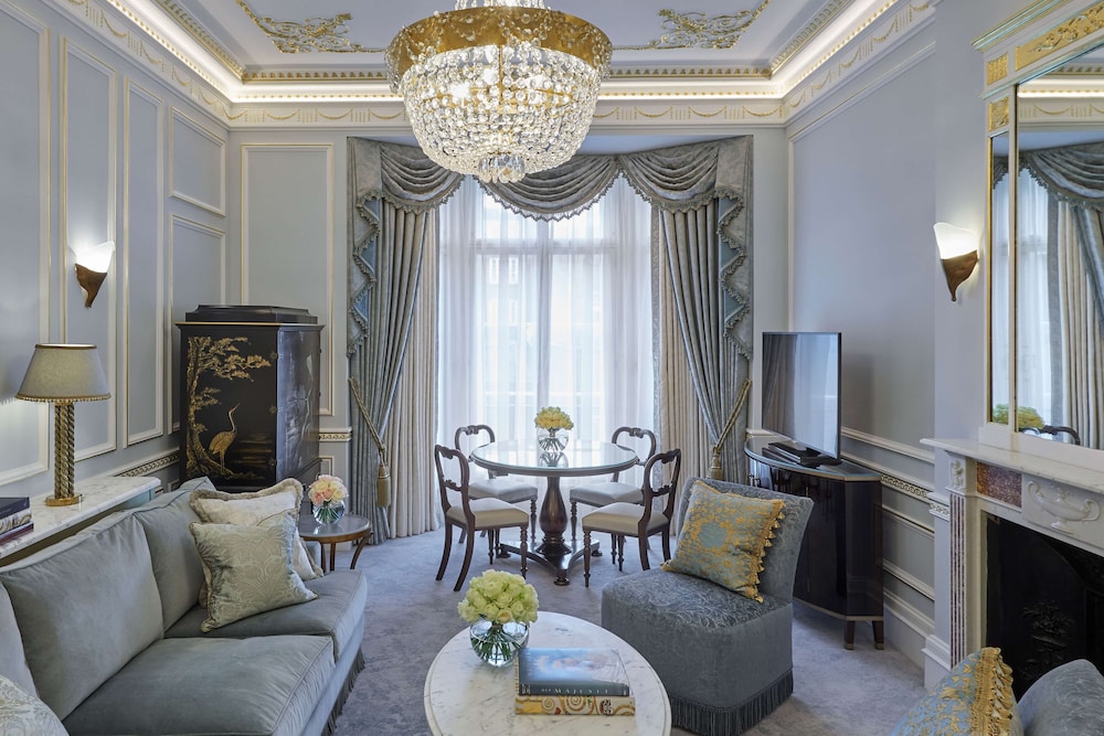 Claridge's 23