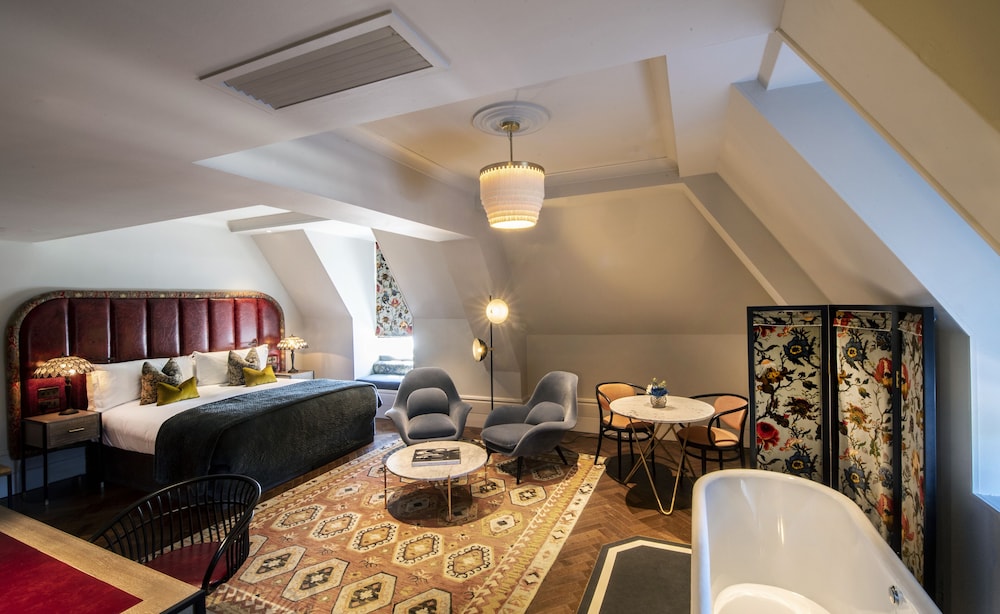 The Bloomsbury 15