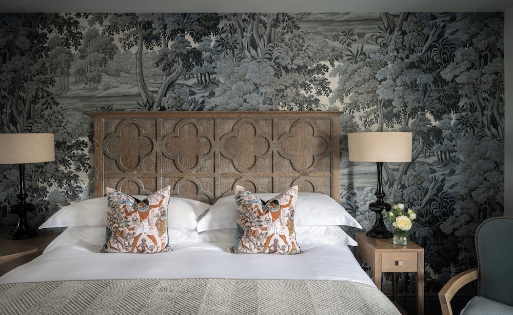 The Bloomsbury 19