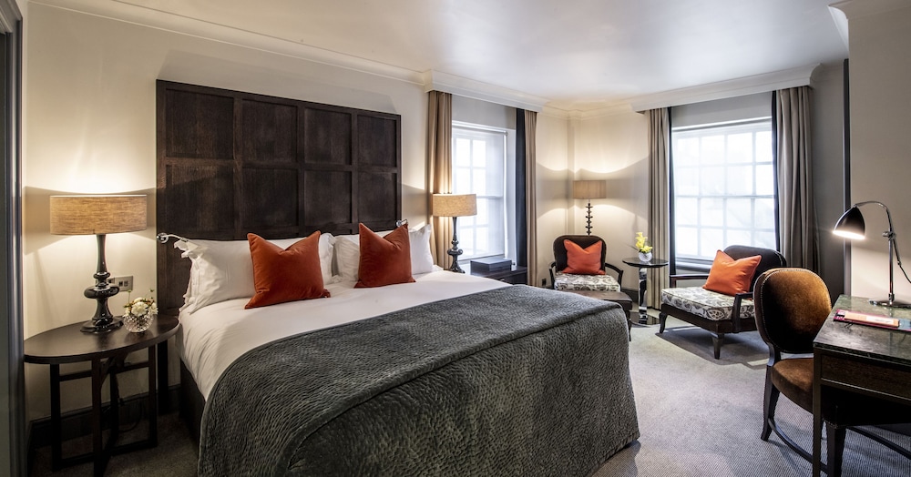 The Bloomsbury 17