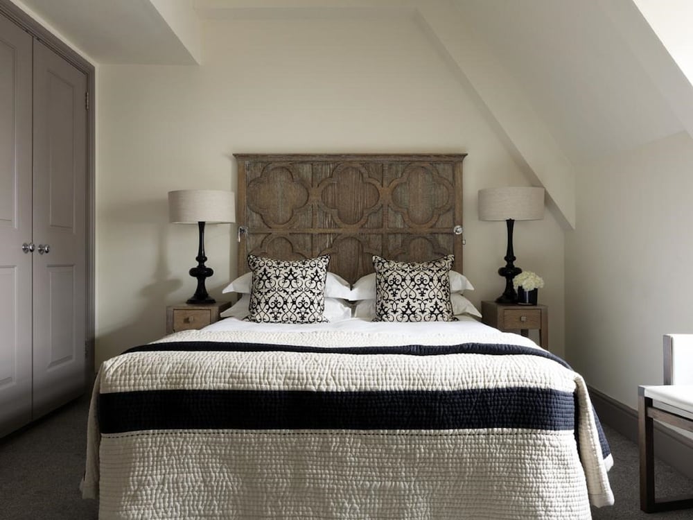The Bloomsbury 18