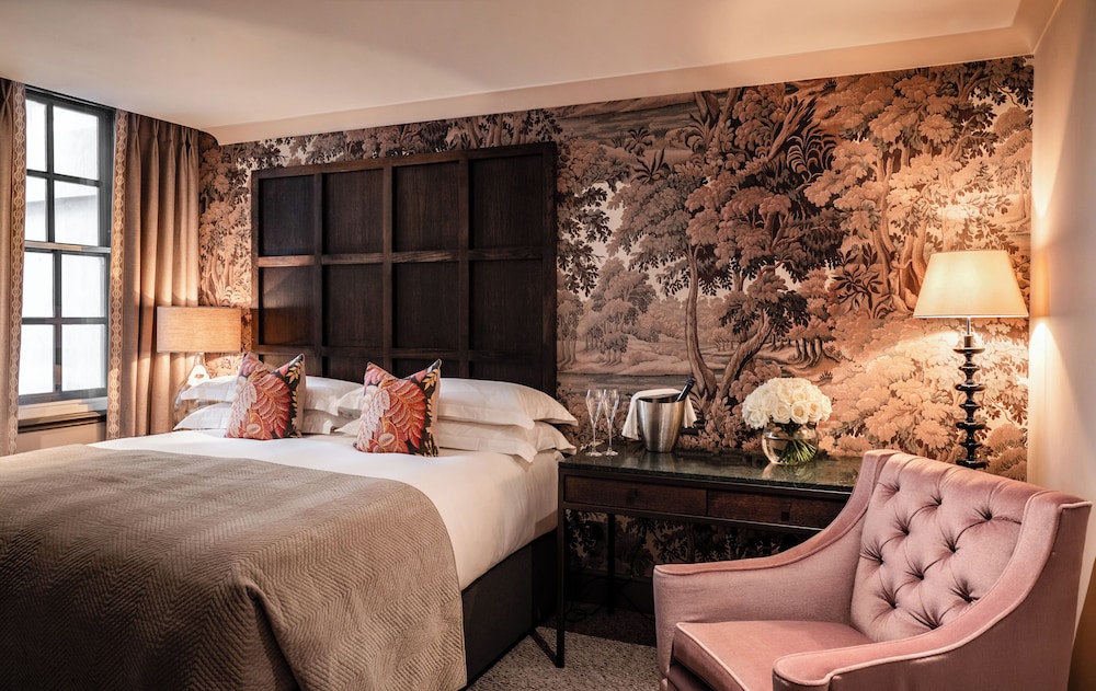 The Bloomsbury 22