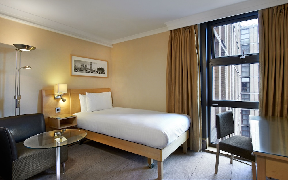 Hilton London Kensington 8
