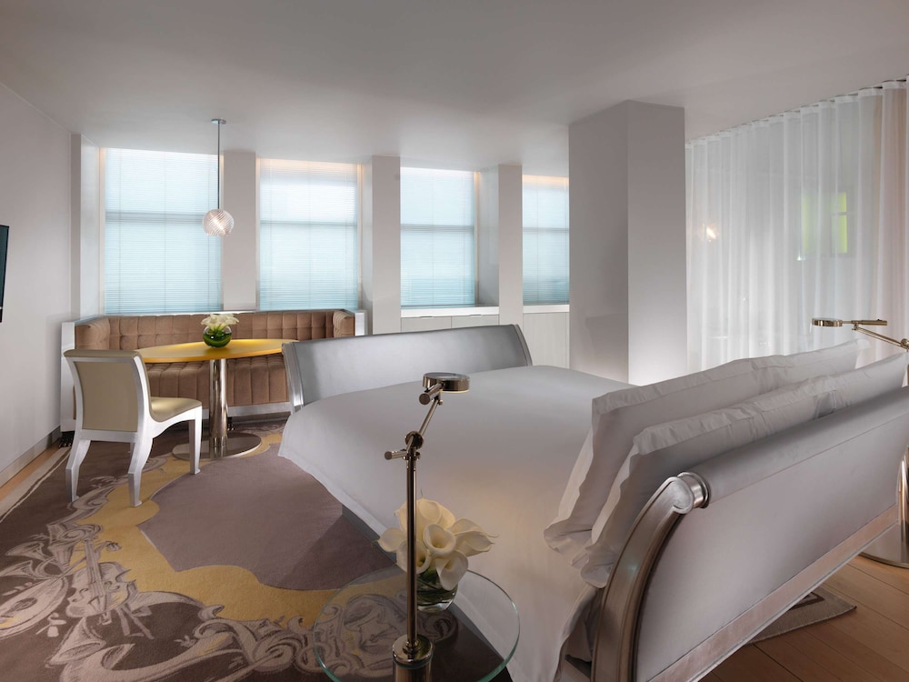 Sanderson London 4