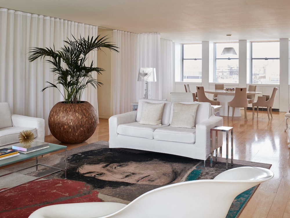 Sanderson London 15
