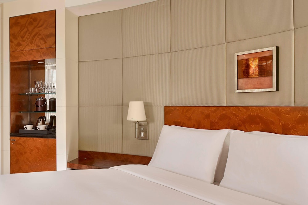 The Park Tower Knightsbridge, a Luxury Collection Hotel, London 8