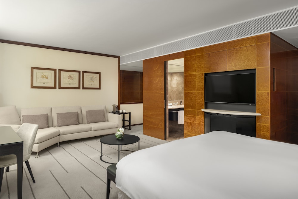 COMO The Halkin 10