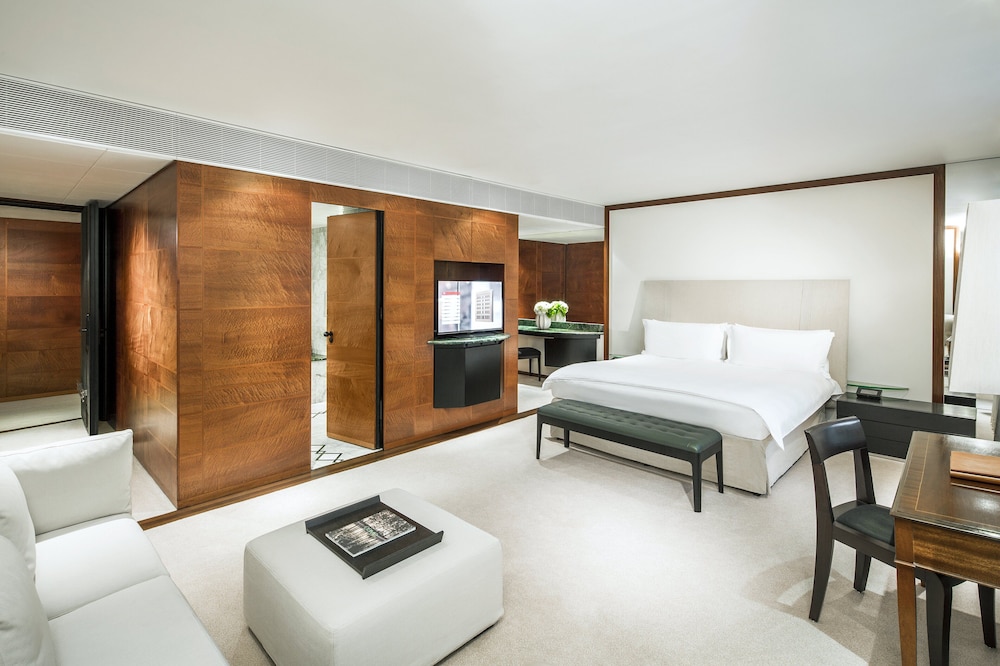 COMO The Halkin 8