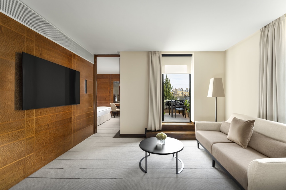 COMO The Halkin 23