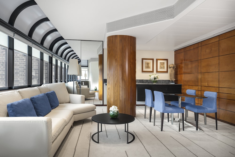 COMO The Halkin 18