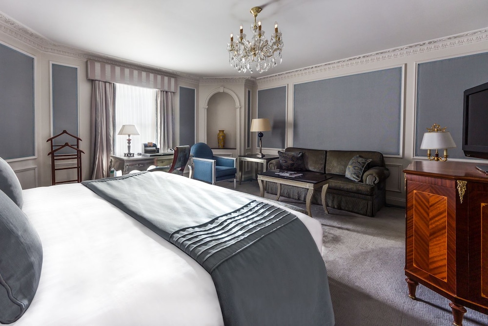 The Bentley Hotel 8