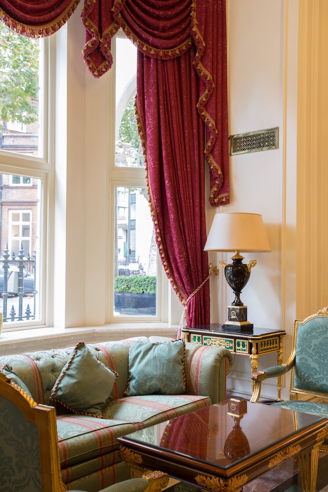 The Bentley Hotel 4