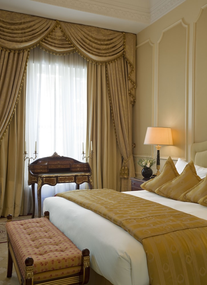 The Bentley Hotel 5