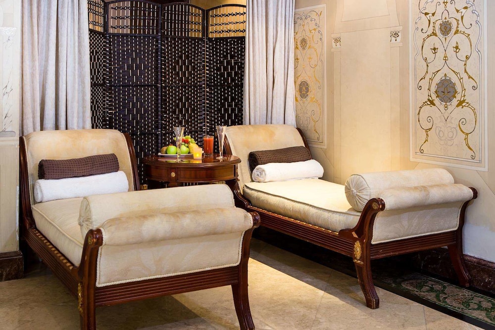 The Bentley Hotel 18