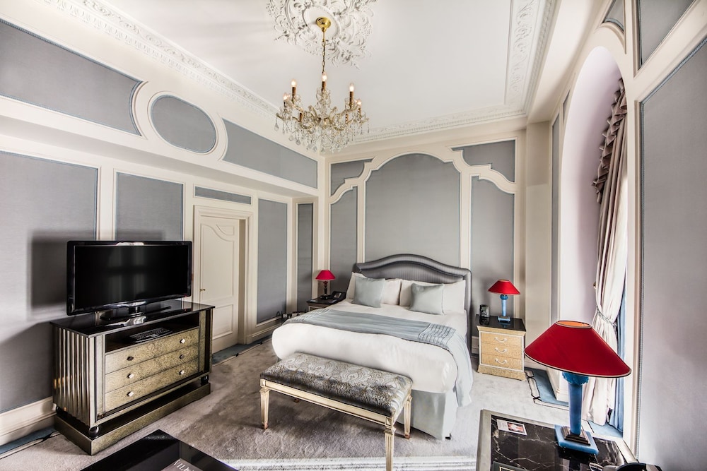 The Bentley Hotel 15