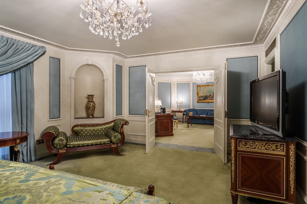 The Bentley Hotel 6