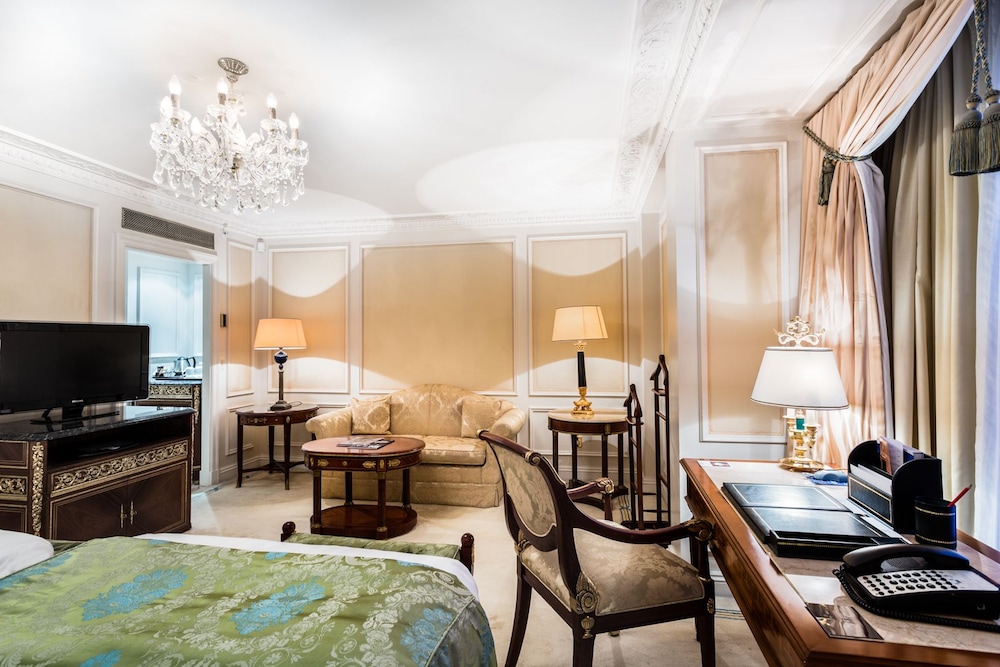 The Bentley Hotel 10