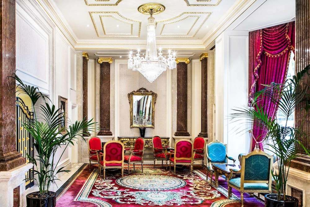 The Bentley Hotel 24