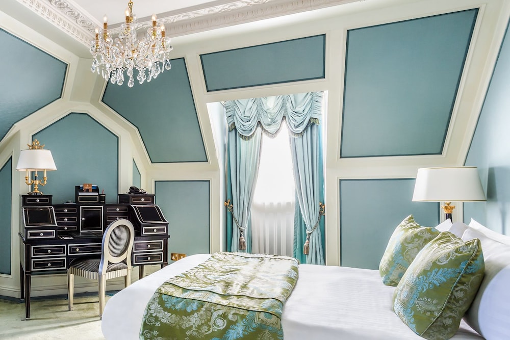 The Bentley Hotel 11
