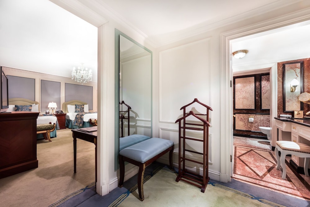 The Bentley Hotel 12