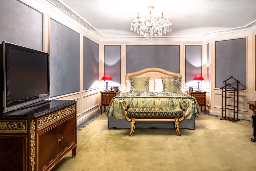 The Bentley Hotel 7