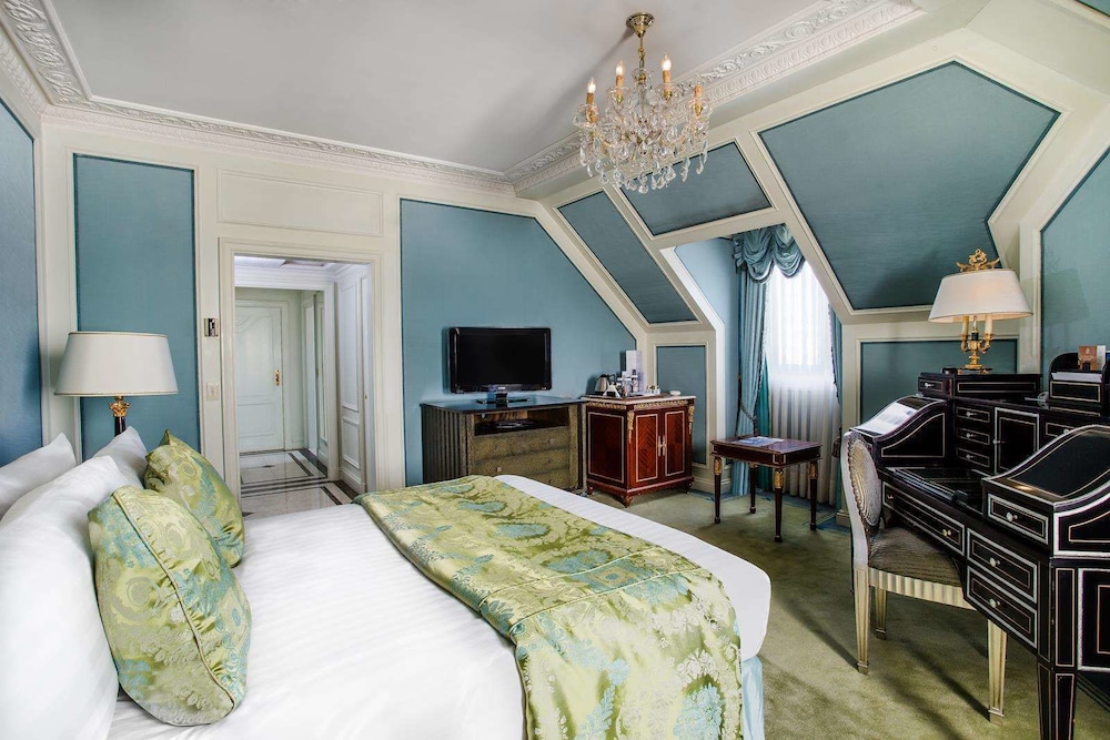 The Bentley Hotel 17