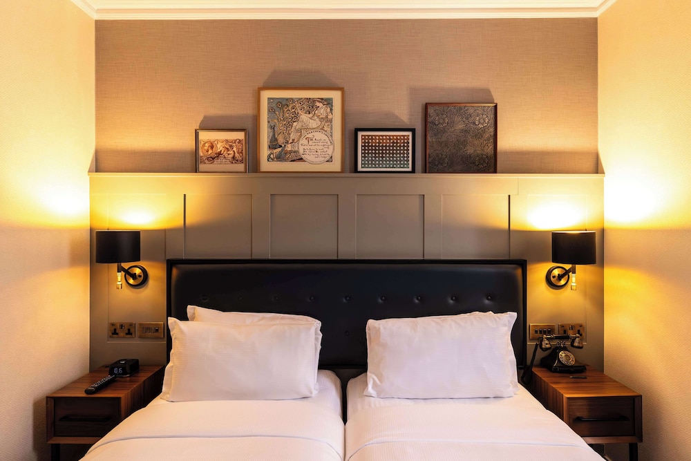 100 Queen's Gate Hotel London, Curio Collection by Hilton 11