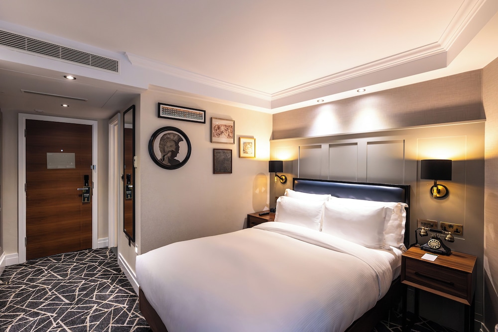 100 Queen's Gate Hotel London, Curio Collection by Hilton 1