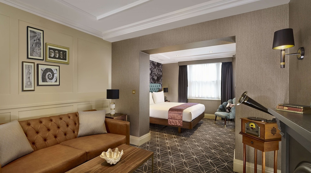 100 Queen's Gate Hotel London, Curio Collection by Hilton 9