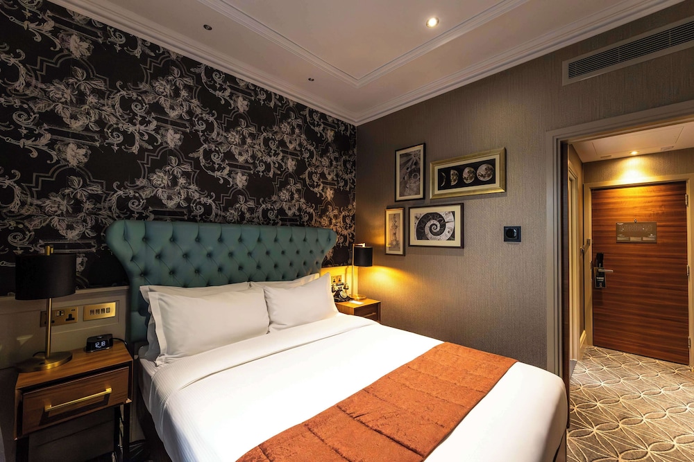 100 Queen's Gate Hotel London, Curio Collection by Hilton 13